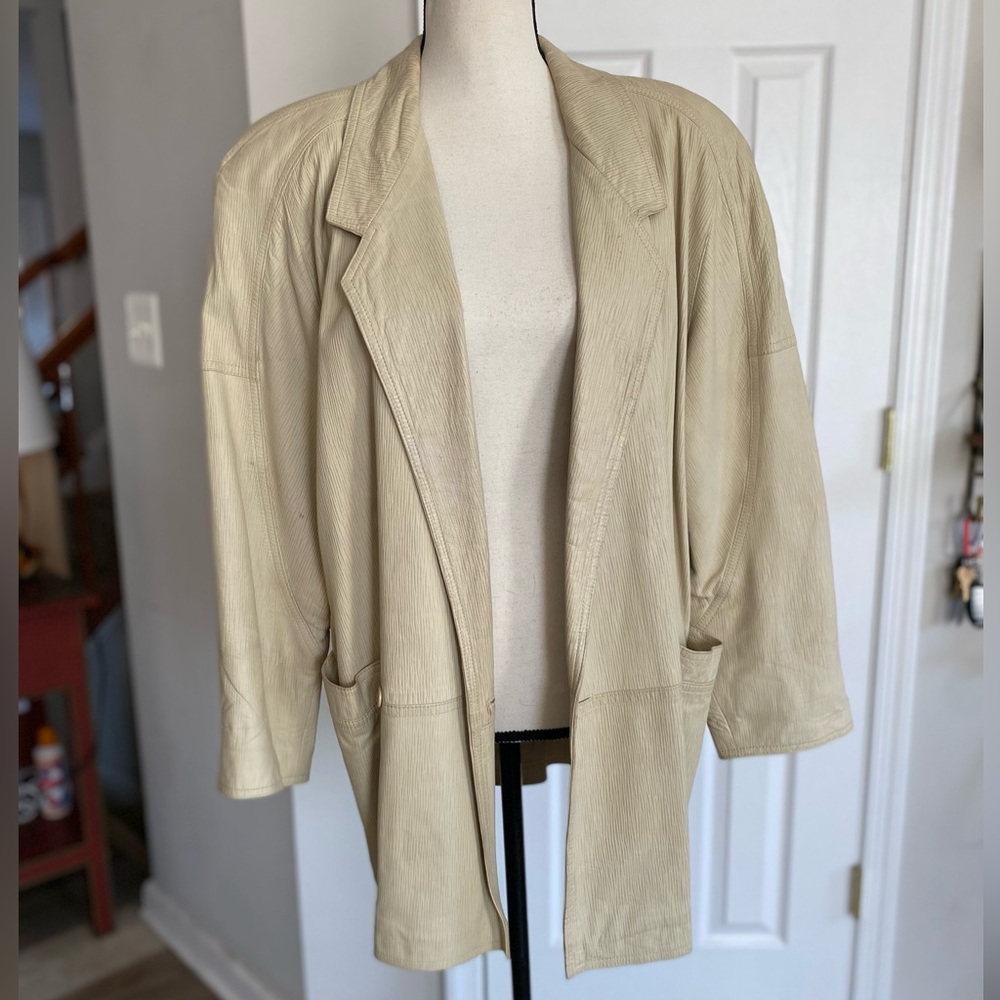 RARE EUROPEAN VINTAGE LEATHER JACKET WITH SHOULDER PADS & POCKETS